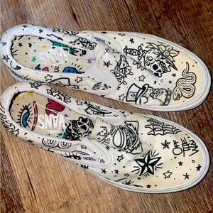 Unique pair of slip on vans
Size 7.5 in women’s and 6 in men’s